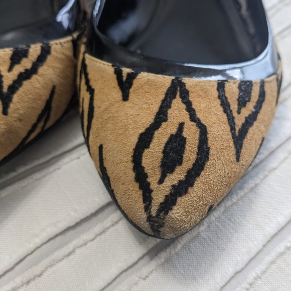 BCBGeneration tan and black print leather flats - Picture 3 of 10